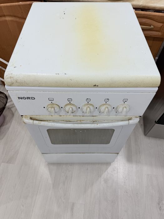 Продам газовую плиту Б/У