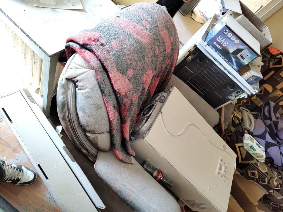 Debarasari apartamente mobila veche