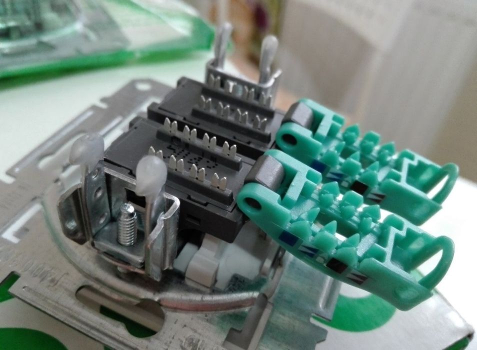 Priză dublă date Schneider model SEDNA - Utp Cat.5E Rj45