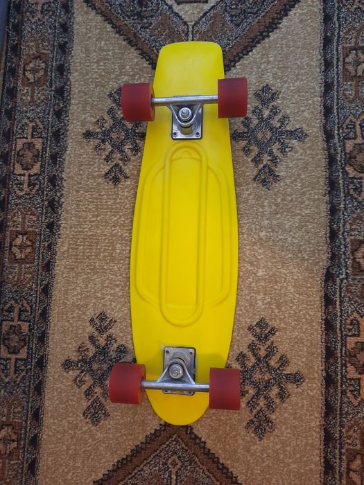 Skateboard foarte putin folosit