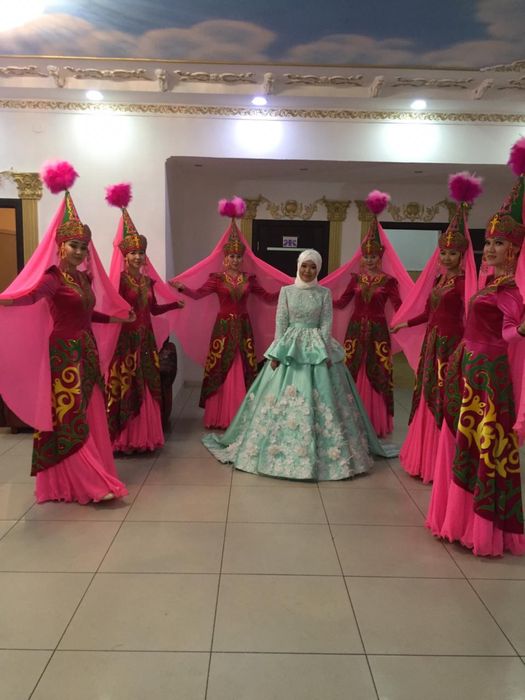 Закрытое платье на узату