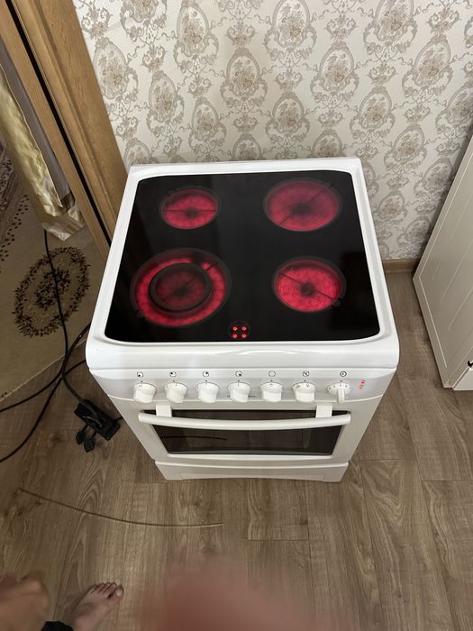 Стеклокерамическая плита Electrolux 60/60