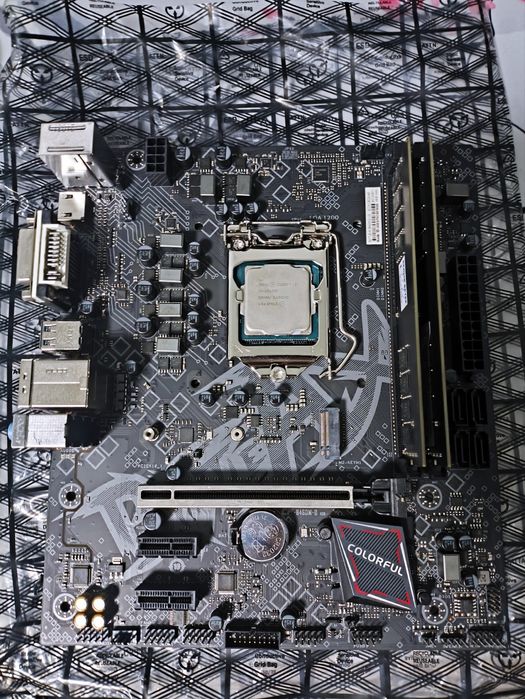 Продаю комплектующие: материнская плата, оперативная память, процессор