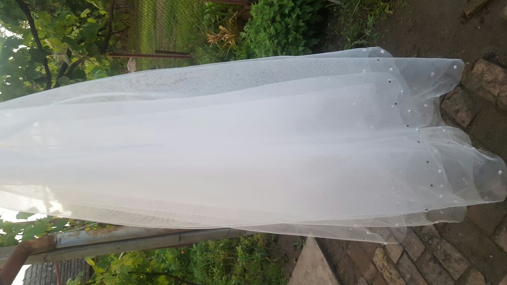 Vand sau inchiriez Rochie de mireasa cu trena