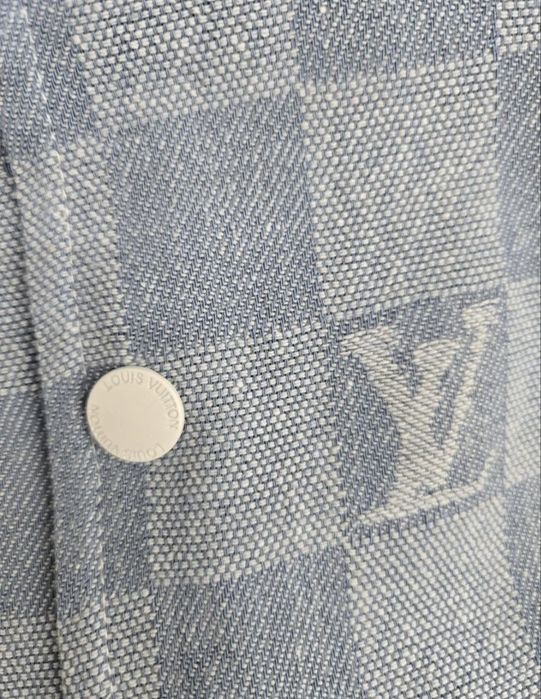 Compleu Louis Vuitton 
Marimi  XXL 
Pret 270 lei