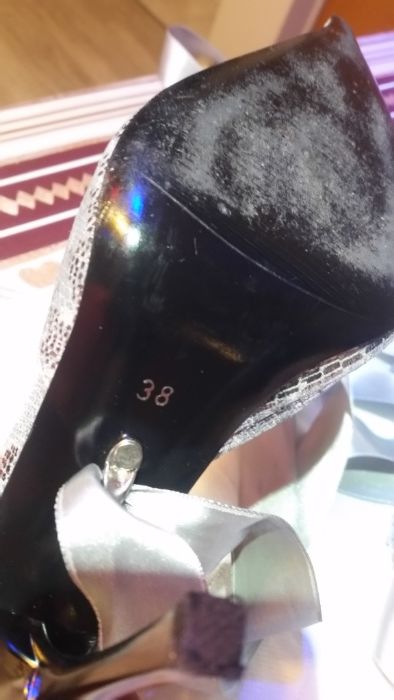 Елегантни дамски обувки