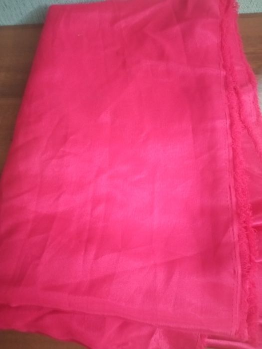 Отрез атласной ткани