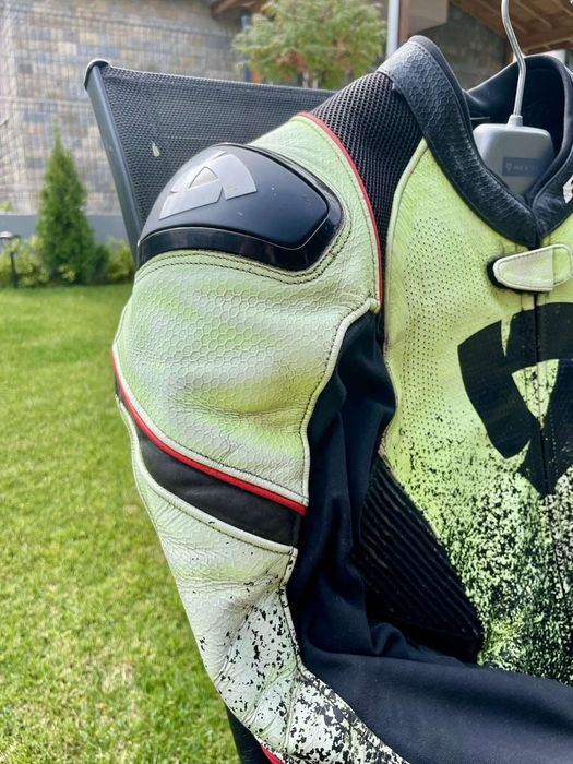 Кожен костюм REVIT