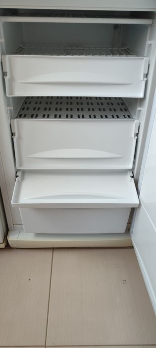 Продам Морозильник Indesit SFR 100 белый