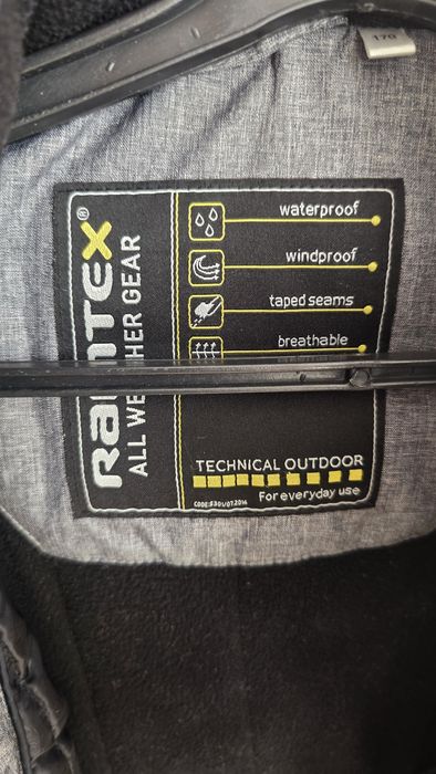 Продам куртку М размер