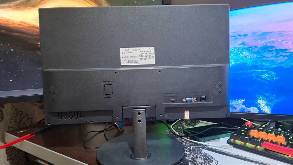 Продаю два монитора Pixel-27 и Genx-19