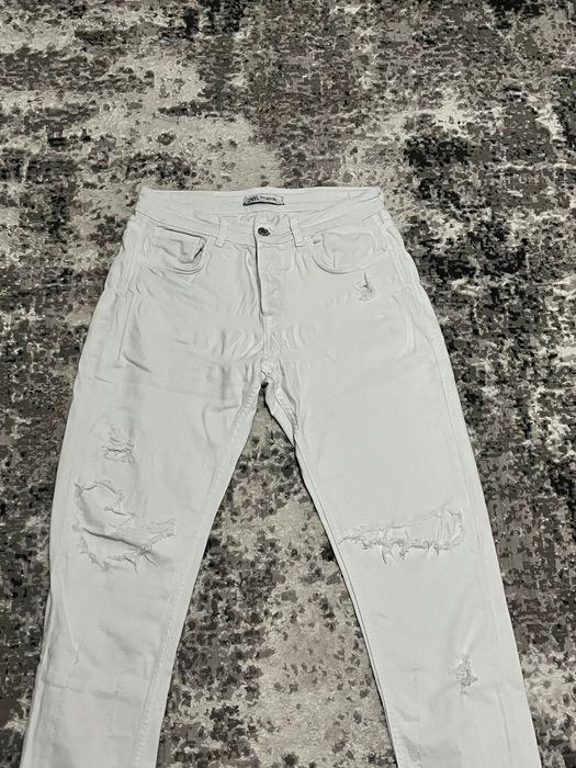 Vand blugi zara albi, pret 150