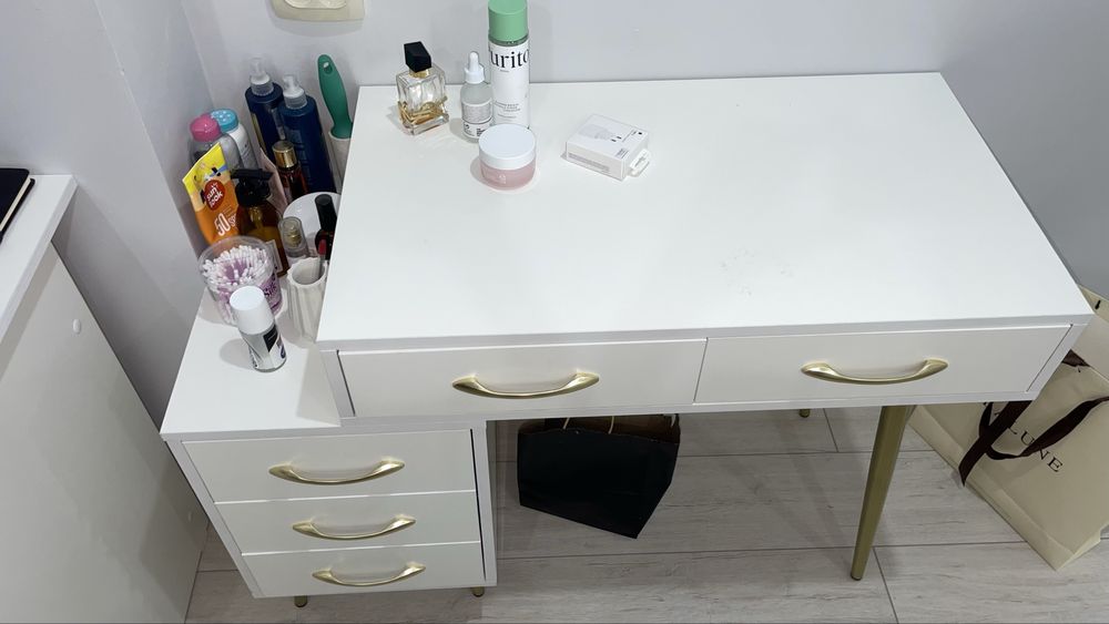 Стол для женщин