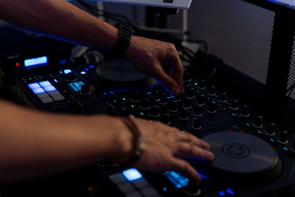 DJ ,Evenimente private - Atmosfera garantata , orice tip de eveniment.