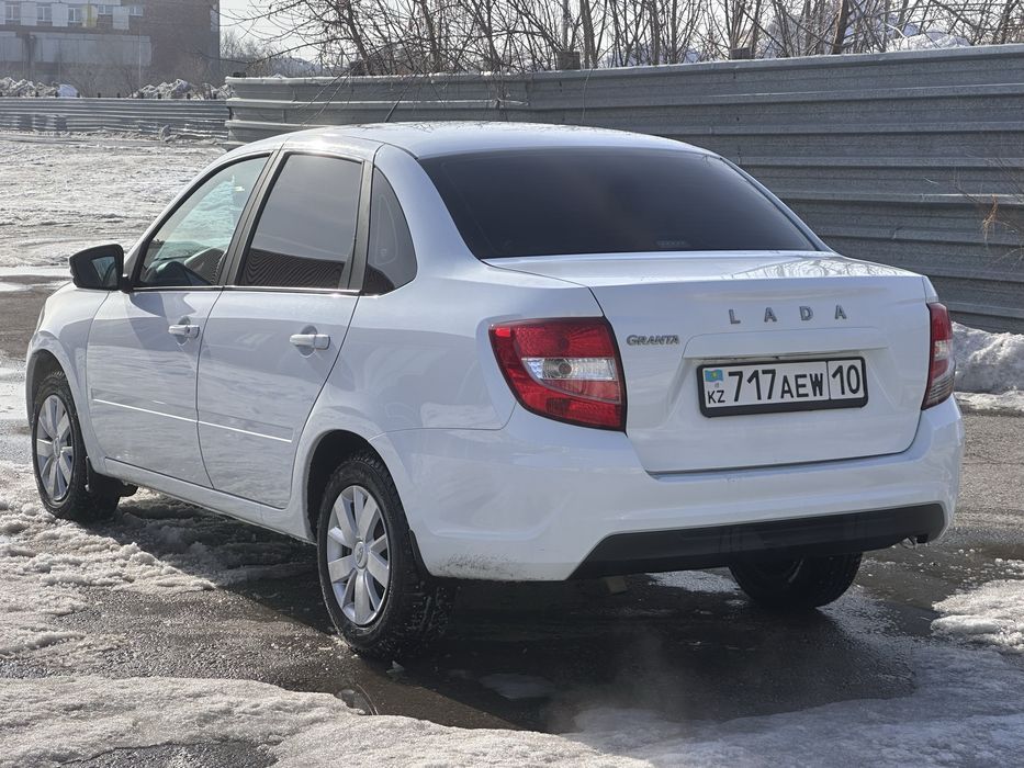 Lada Granta 2023 год