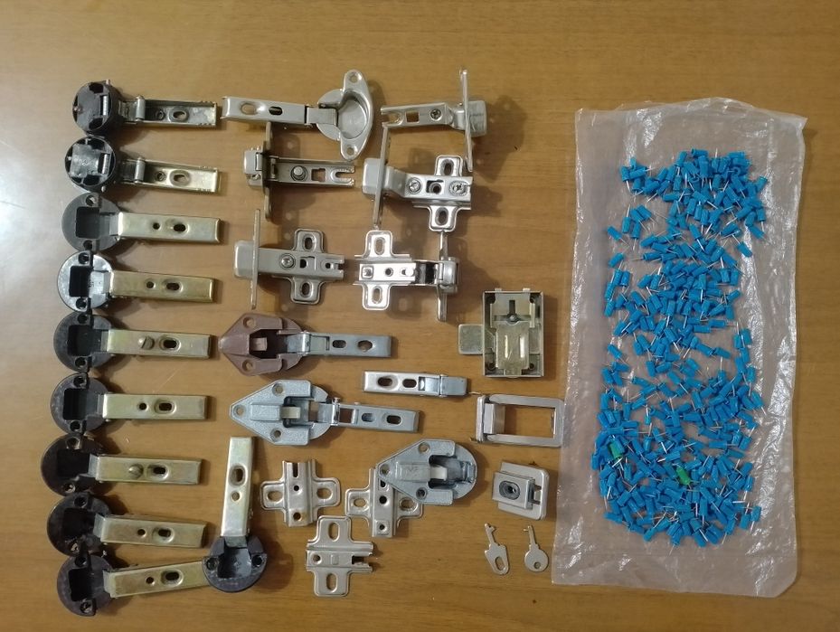 Продам разное. Петли, иголки.