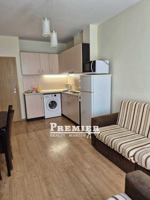 Продава се тристаен апартамент  в курорта Слънчев бряг.