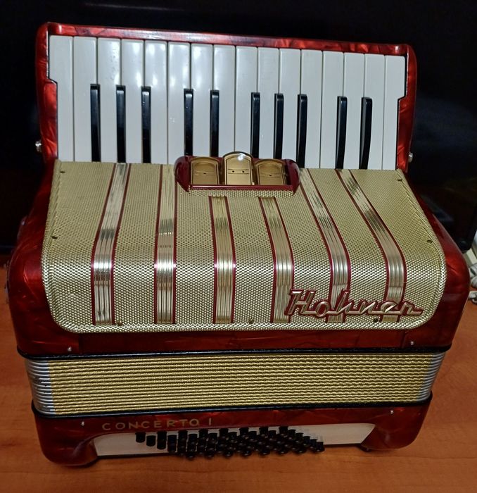 Акордеон  48баса Хохнер