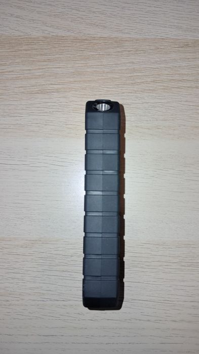 Powerbank solar cu încărcare wireless rapidă de 10 W și  10.000 mAh