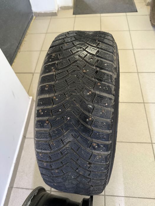 Michelin шины с дисками шипованные.225/60 R17