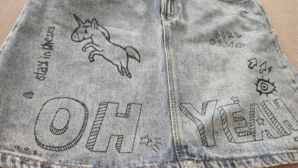 Дънкова пола Zara с рисунки