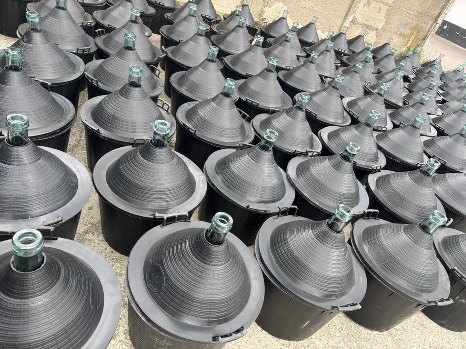 Damigeana din sticlă cu coș din plastic .5L, 10L, 15L, 25L,54L.