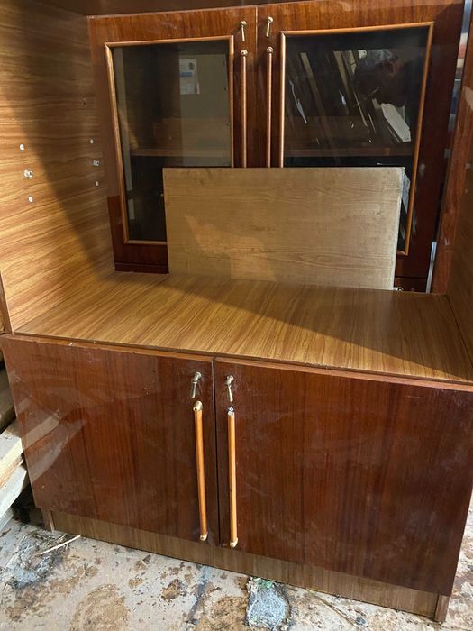 мебель сервант, шкаф, на фото