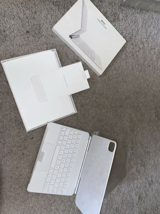 Чехол-клавиатура iPad