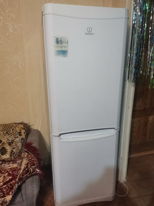 Холодильник indesit