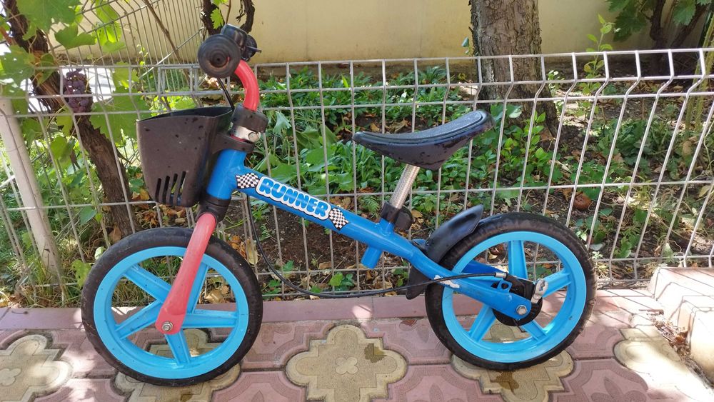 Bicicletă fără pedale