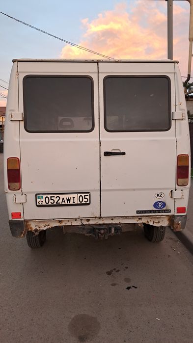 Мерседес 208D на ходу