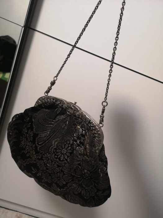 Poseta cu rama si lant din argint 925,
Lucrata fin, manual  pânză 
Mar