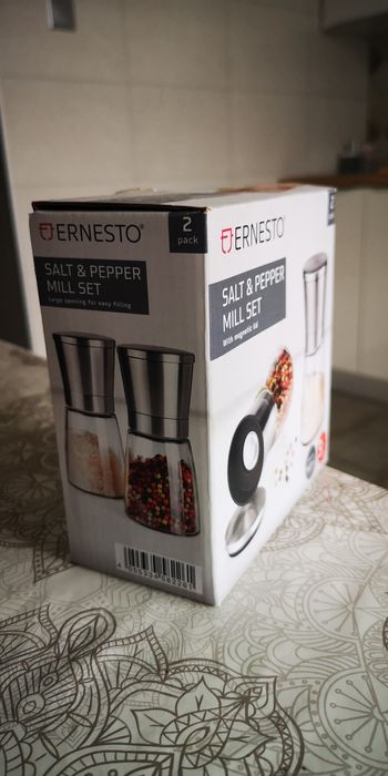 Seturi râșnite și dispenser ulei-oțet