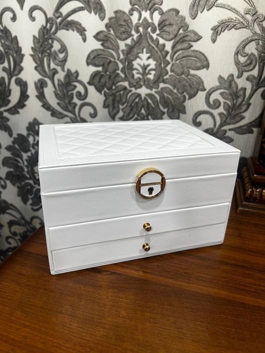 Шкатулка йенги каробкалари бор