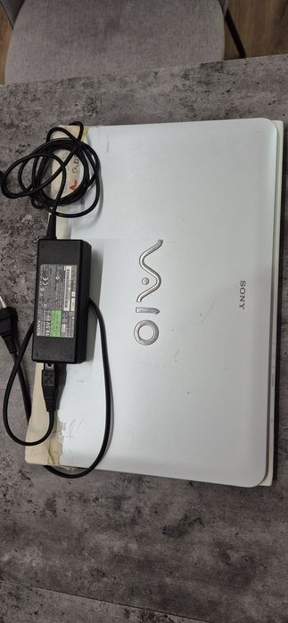 Sony Vaio SVE151G13M Работещ и зарядно но с проблем !