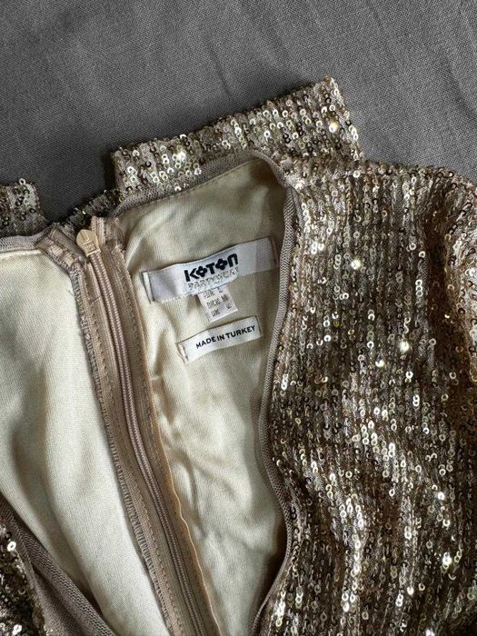 Продам платья и костюм