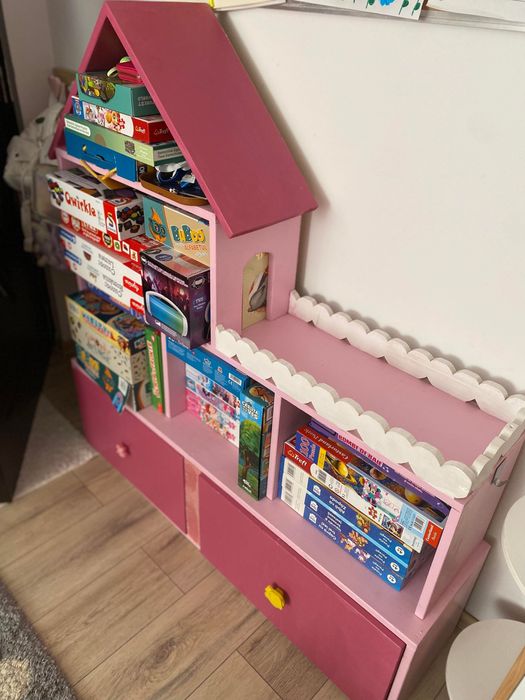 Biblioteca tip casuta