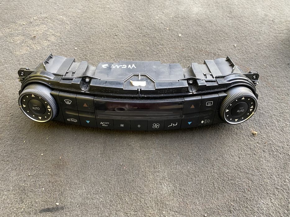 Afisaj Climatronic digital Mercedes E W211 Pret 300 lei