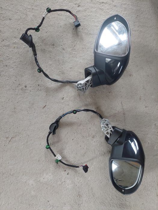 Vând capota,faruri,grila,oglinzi,aripi,trager,hayon VW Passat B8.