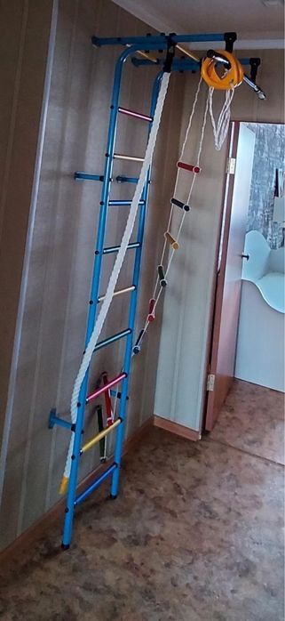 Продам шведскую стенку- турник, лестница.