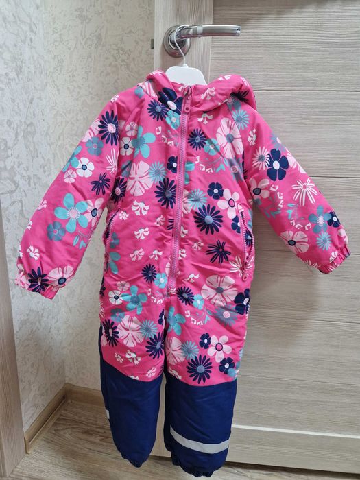 Продам детский зимний комбинезон для девочки