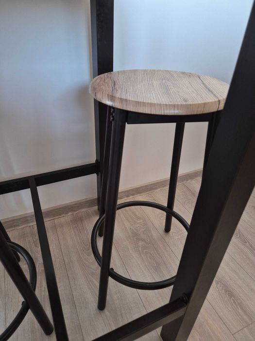 Masa stil bar cu scaune