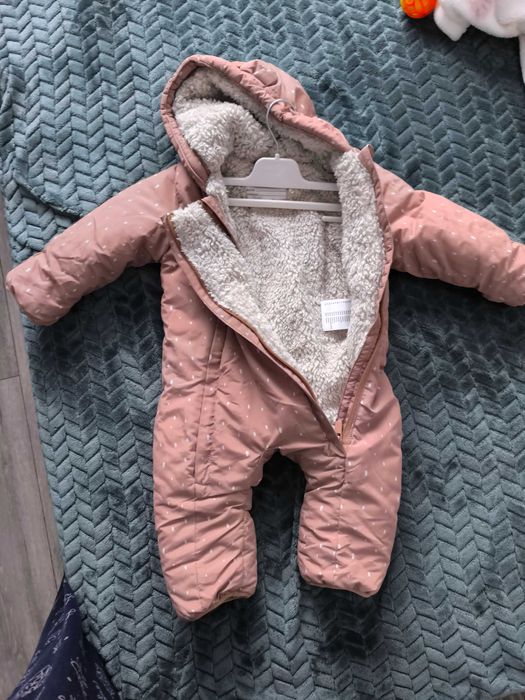 Vând combinizon bebe
