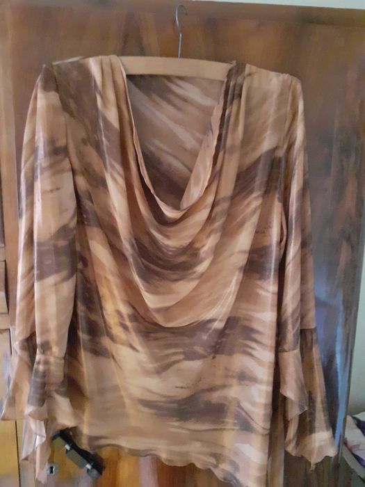 vand imbracaminte stare buna