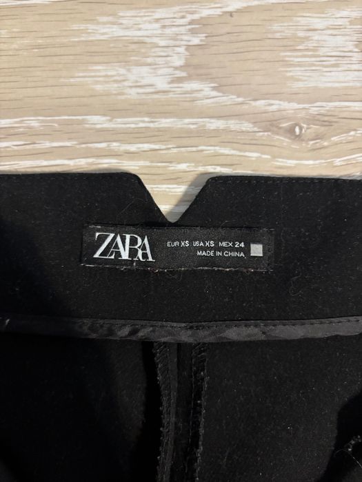 Черные брюки Zara