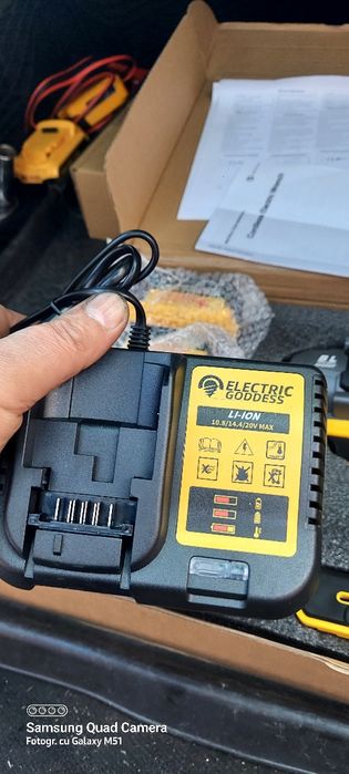 Cheie Impact  cu 2 accu + încarcator