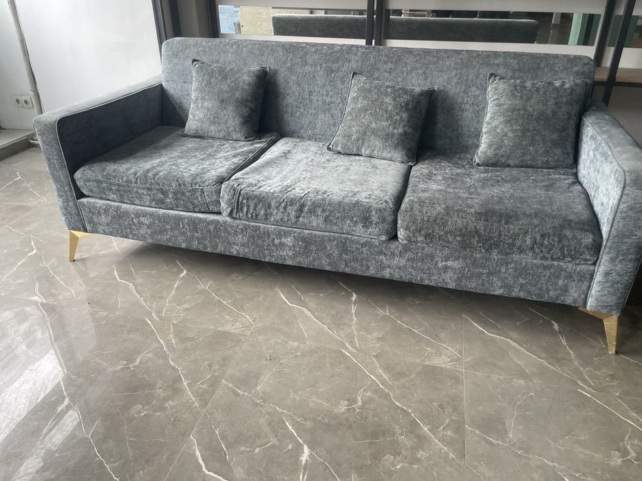 40000тыс диван не раскладной с ножками