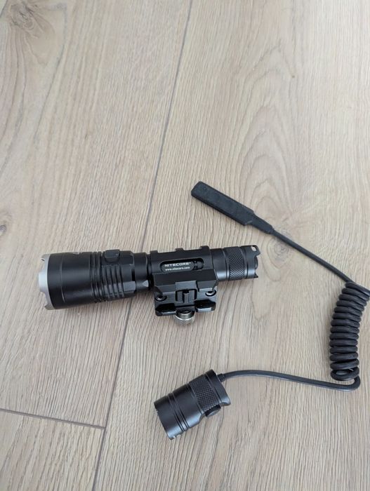 Vand lanterna Nitecore mh27 1000 lumeni