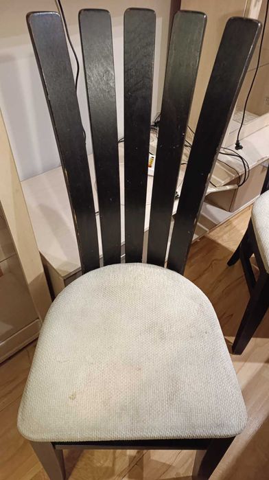 Холна секция, трапезна маса със столове и диван