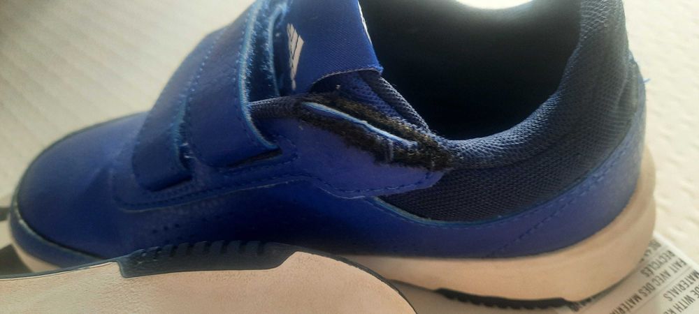 Маратонки Adidas размер 33